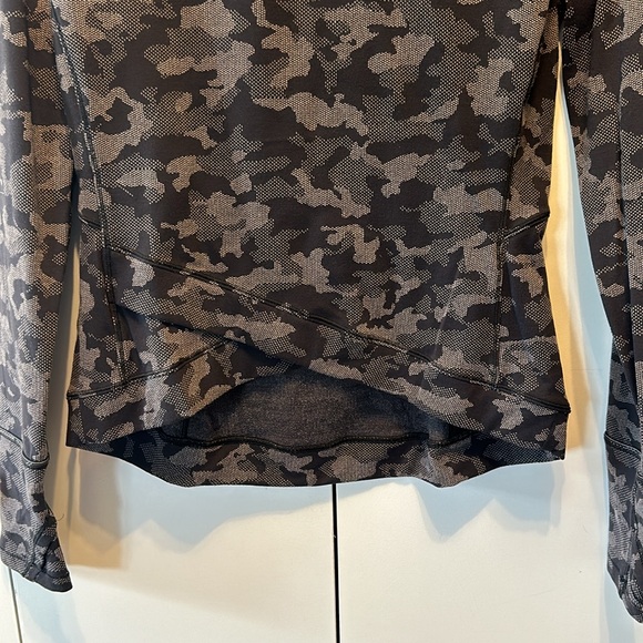 Lululemon Close to Crossing LS Rulu - Heritage Camo Jaquard Black Lunar Rock - Picture 2 of 6